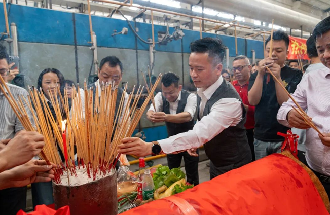 薪火相传 共启新章 | 粤强瓷砖肇庆工厂智能窑炉点火成功！